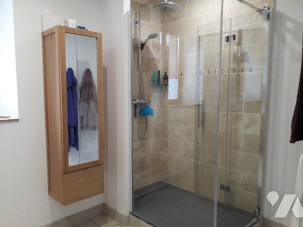 ENSEMBLE IMMOBILIER AVEC PISCINE COUVERTE SUR 8545 M² A 7 MNS DE CONTRES