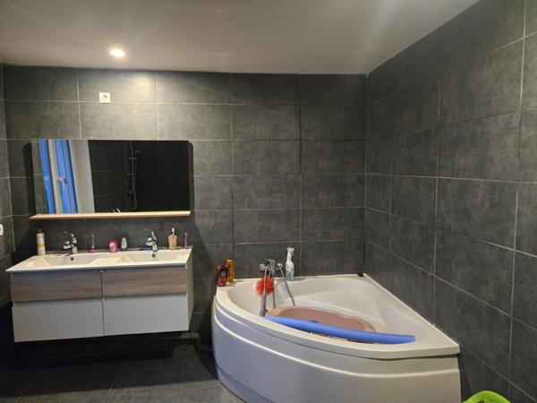 maison individuelle idéalement placée a (mn du cœur louhannais)