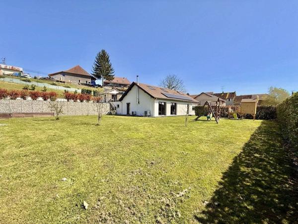 MAISON T5 TRAVERSANTE – 120 m² HABITABLES – PARCELLE 1650 m² AVEC PISCINE et dépendance