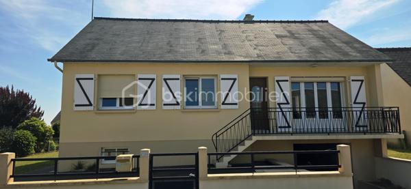 Découvrez cette agréable maison alliant confort moderne, beaux volumes, idéale pour une vie de famille.

Au niveau principal surélevé :
— Espace de vie traversant, orienté sud-ouest, réchauffé par un poêle à granulés récent (2026).
— Cuisine contemporaine neuve (2026).
— Trois chambres confortables.
— Salle d'eau modernisée.
— WC séparé.

À l'étage :
— Espace polyvalent de 10 m², à aménager selon vos besoins en chambre, bureau pour le télétravail ou espace détente.
— Combles aménageables de 40 m².

Sous-sol complet (près de 100 m² d'annexes) :
— Garage de 37,81 m² avec porte motorisée neuve (2026).
— Atelier spacieux de 43,11 m².
— Deux caves de 11,14 m² et 5,74 m².

Prestations & extérieur :
— Performance énergétique maîtrisée avec un DPE classé en D.
— Huisseries en PVC double vitrage et chauffage électrique.
— Terrain de 604 m², idéal pour les moments de détente en plein air, les enfants ou un projet potager.