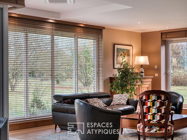 Contemporaine avec parc paysager