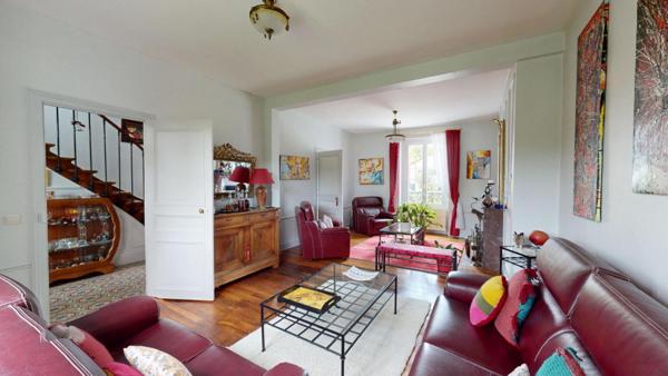 MAISON BOURGEOISE  229 M2 + dépendance 155 m2 PRIX  467900