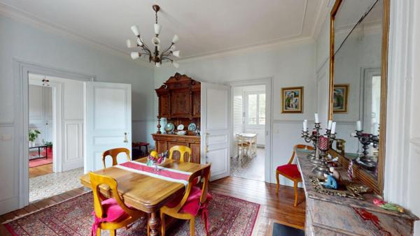 MAISON BOURGEOISE  229 M2 + dépendance 155 m2 PRIX  467900