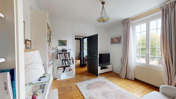 MAISON BOURGEOISE  229 M2 + dépendance 155 m2 PRIX  467900