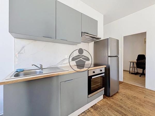 Location                                                      Appartement
                        
                     3 pièces                      55 m2                     à Saint-Quentin