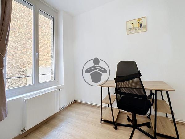 Location                                                      Appartement
                        
                     3 pièces                      55 m2                     à Saint-Quentin