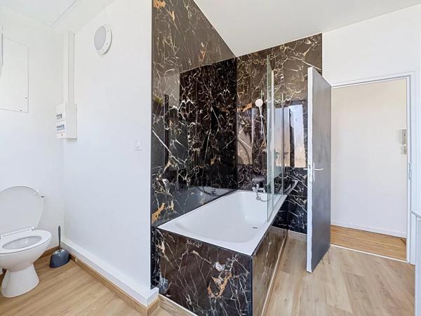 Location                                                      Appartement
                        
                     3 pièces                      55 m2                     à Saint-Quentin