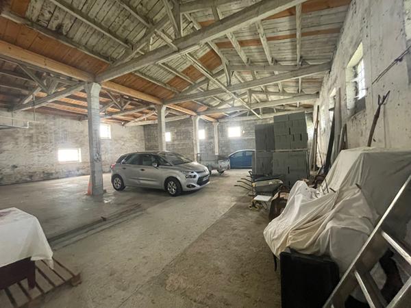 A VENDRE LA ROCHELLE - LALEU BATIMENT A RÉNOVER SUR TERRAIN 1094 M2