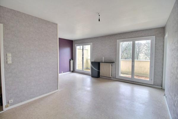 appartement 3 pièces avec 2 loggias , cave et parking