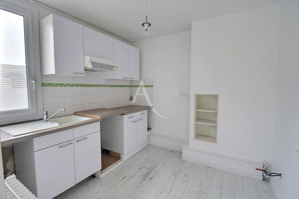 appartement 3 pièces avec 2 loggias , cave et parking