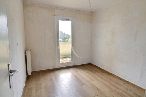 appartement 3 pièces avec 2 loggias , cave et parking