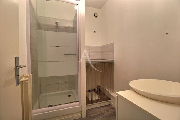 appartement 3 pièces avec 2 loggias , cave et parking