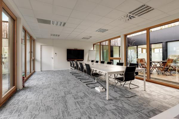 Bureau - 691 m²