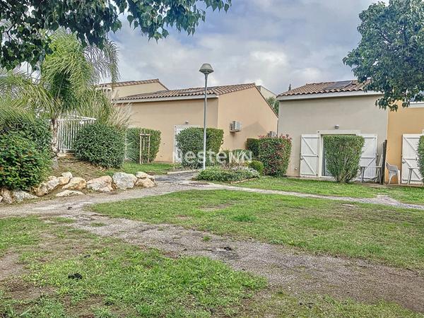 Maison de vacances dans résidence avec piscine située à Latour Bas Elne à 4km des plages