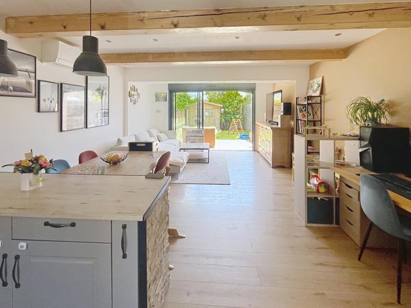 Maison mitoyenne rénovée - A pied des commerces