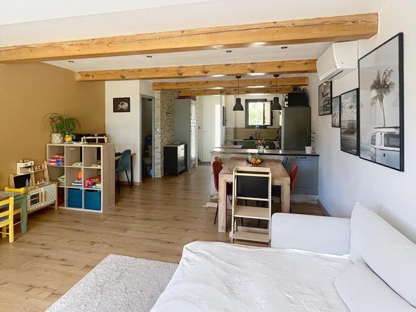 Maison mitoyenne rénovée - A pied des commerces