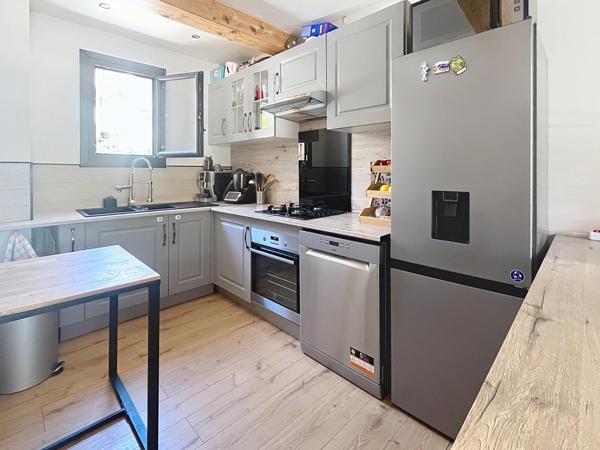 Maison mitoyenne rénovée - A pied des commerces