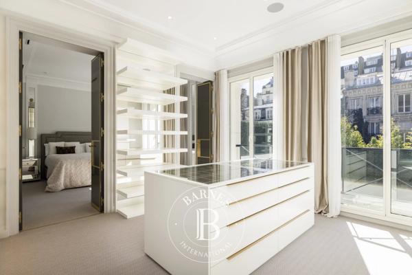 Neuilly-sur-Seine, Hôtel particulier 5 Chambres -  390 m² à vendre