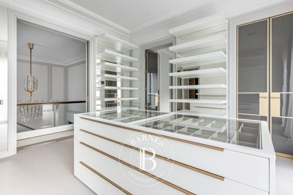 Neuilly-sur-Seine, Hôtel particulier 5 Chambres -  390 m² à vendre