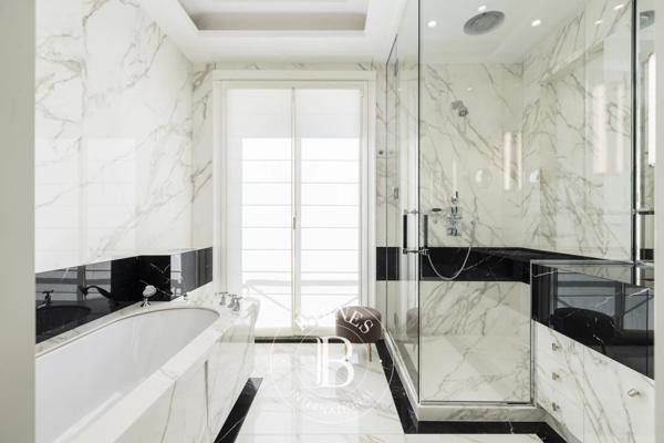 Neuilly-sur-Seine, Hôtel particulier 5 Chambres -  390 m² à vendre