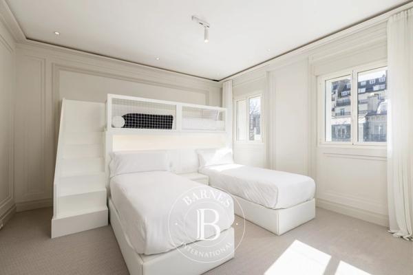 Neuilly-sur-Seine, Hôtel particulier 5 Chambres -  390 m² à vendre