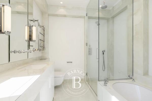 Neuilly-sur-Seine, Hôtel particulier 5 Chambres -  390 m² à vendre
