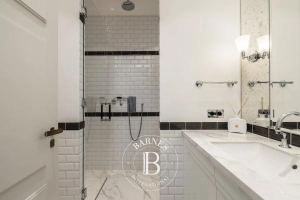 Neuilly-sur-Seine, Hôtel particulier 5 Chambres -  390 m² à vendre