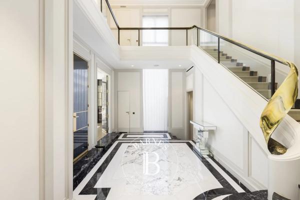 Neuilly-sur-Seine, Hôtel particulier 5 Chambres -  390 m² à vendre