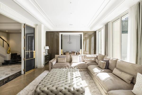 Neuilly-sur-Seine, Hôtel particulier 5 Chambres -  390 m² à vendre