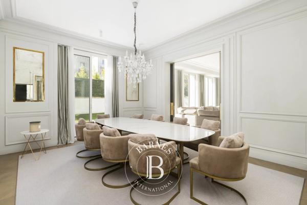 Neuilly-sur-Seine, Hôtel particulier 5 Chambres -  390 m² à vendre