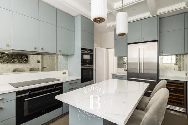 Neuilly-sur-Seine, Hôtel particulier 5 Chambres -  390 m² à vendre