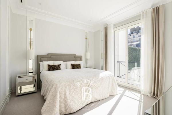 Neuilly-sur-Seine, Hôtel particulier 5 Chambres -  390 m² à vendre