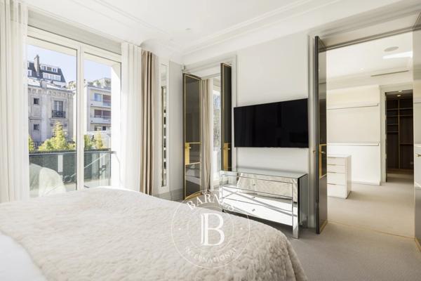 Neuilly-sur-Seine, Hôtel particulier 5 Chambres -  390 m² à vendre