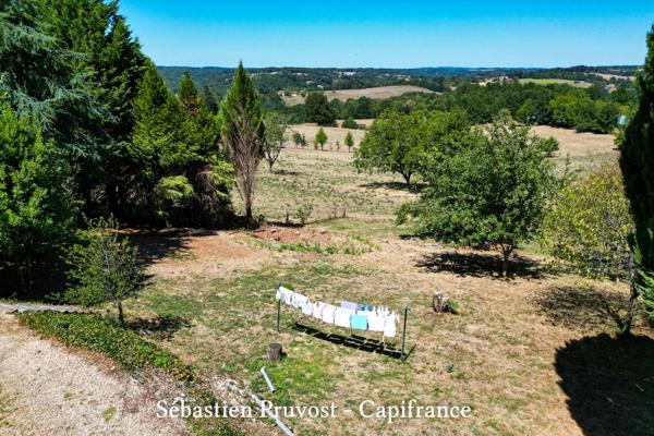 Dpt Dordogne (24), à vendre 11 pièces proche Thiviers (24) propriété de 325 m², terrain 22200 m², dépendance, piscine.