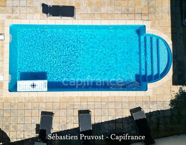 Dpt Dordogne (24), à vendre 11 pièces proche Thiviers (24) propriété de 325 m², terrain 22200 m², dépendance, piscine.