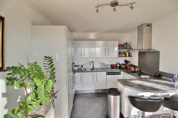 À vendre MASSY ATLANTIS : Appartement 3 pièces dernier étage - cave et 2 parkings