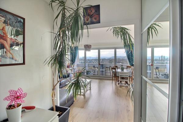 À vendre MASSY ATLANTIS : Appartement 3 pièces dernier étage - cave et 2 parkings