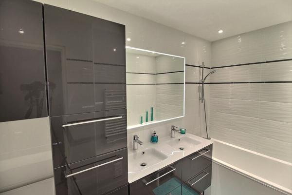 À vendre MASSY ATLANTIS : Appartement 3 pièces dernier étage - cave et 2 parkings