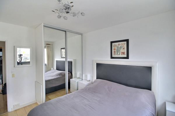 À vendre MASSY ATLANTIS : Appartement 3 pièces dernier étage - cave et 2 parkings