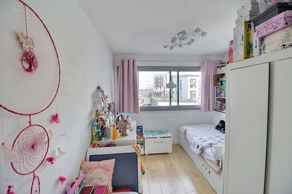 À vendre MASSY ATLANTIS : Appartement 3 pièces dernier étage - cave et 2 parkings