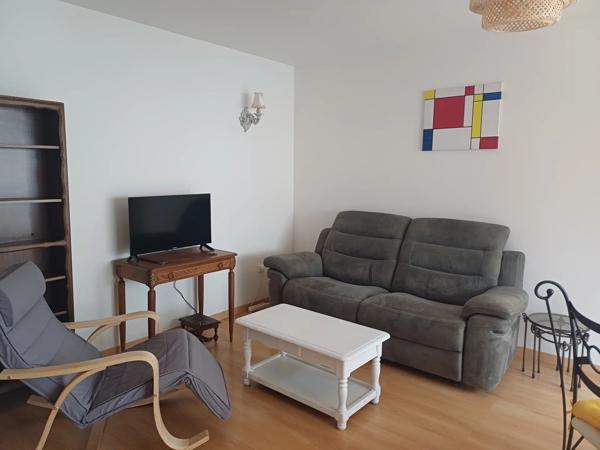 Location                                                      Appartement
                        
                     2 pièces                      63 m2                     à Chambly