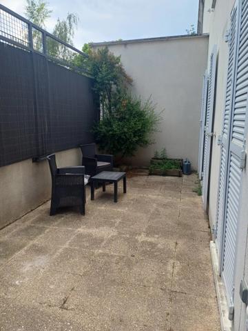 Location                                                      Appartement
                        
                     2 pièces                      63 m2                     à Chambly
