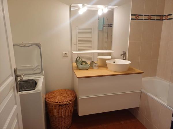 Location                                                      Appartement
                        
                     2 pièces                      63 m2                     à Chambly