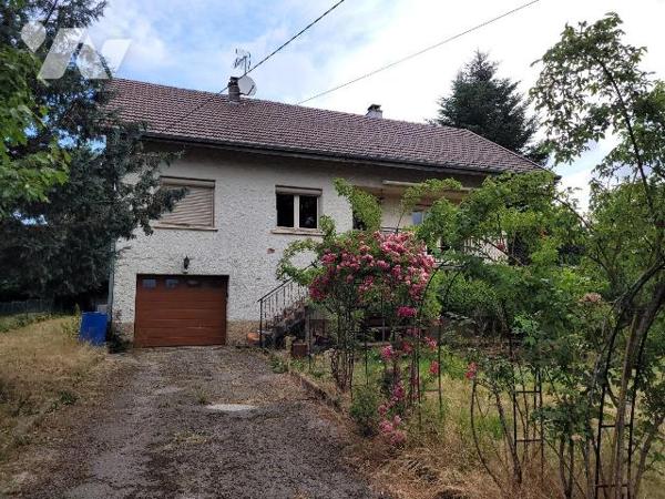Cette maison d'habitation séduira les familles à la recherche d'espace, de confort et de nombre...