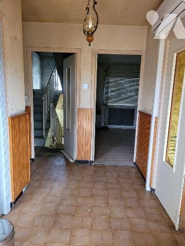 Cette maison d'habitation séduira les familles à la recherche d'espace, de confort et de nombre...