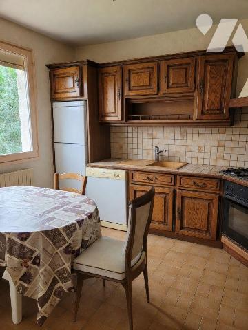 Cette maison d'habitation séduira les familles à la recherche d'espace, de confort et de nombre...