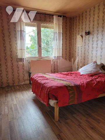 Cette maison d'habitation séduira les familles à la recherche d'espace, de confort et de nombre...