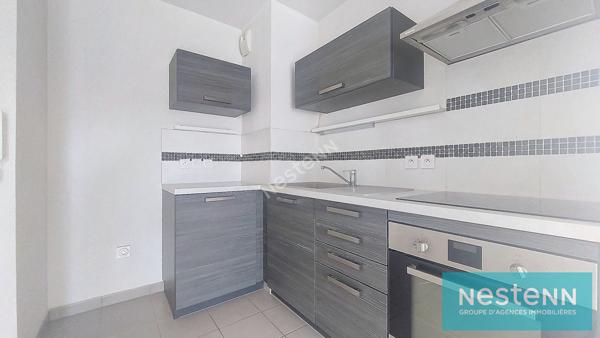 Istres, Appartement T2, en rez-de-chaussée, terrasse, place de stationnement privative
