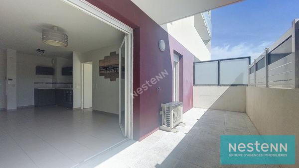 Istres, Appartement T2, en rez-de-chaussée, terrasse, place de stationnement privative