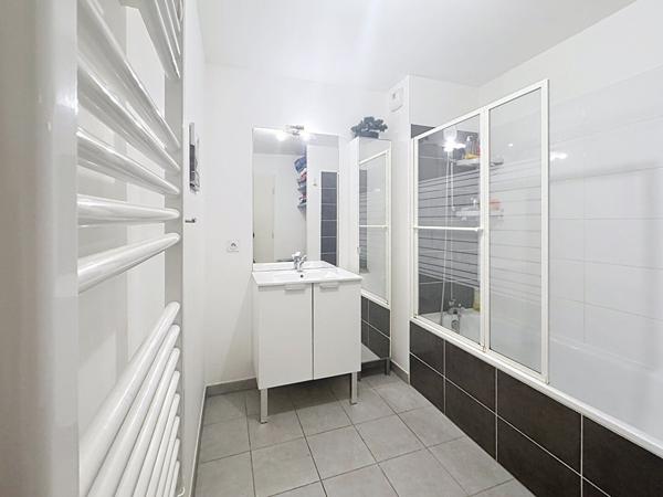 Appartement Aubagne 3 pièces 60 m² , terrasse, parking en s.s